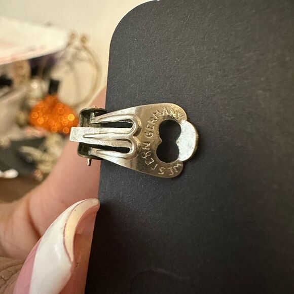 STUNNING VINTAGE WESTERN GERMANS CLIP EARRINGS - Picture 4 of 4